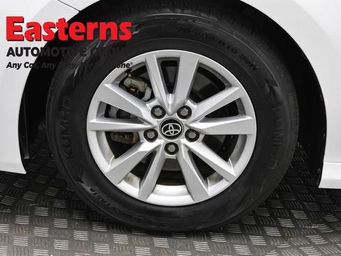 Used 2025 Toyota Camry LE FWD image 31