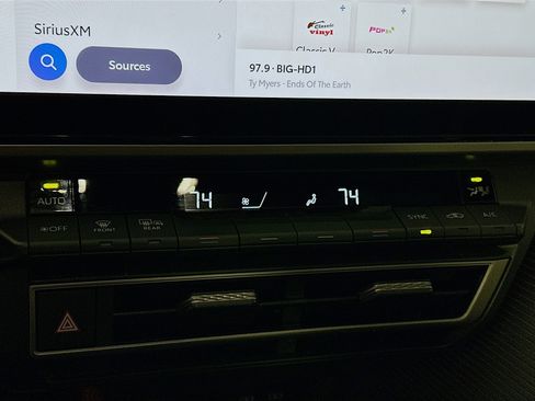 Used 2025 Toyota Camry SE w/ Multimedia Upgrade Package image 22