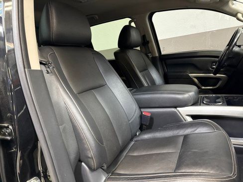 Used 2018 Nissan Titan SL w/ Chrome Package image 56
