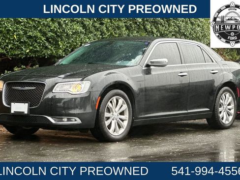 Used 2018 Chrysler 300 Limited image 7