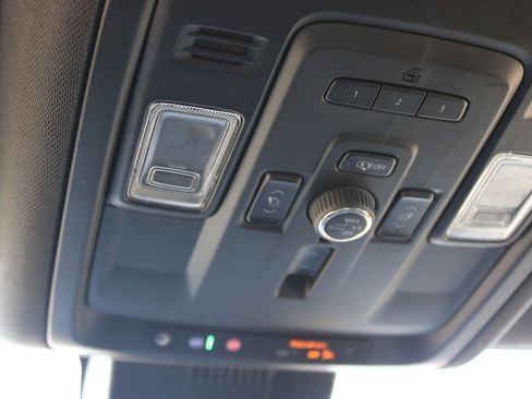 Used 2023 Chevrolet Suburban Premier image 57