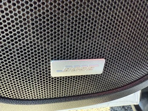 Used 2023 GMC Acadia SLT image 22