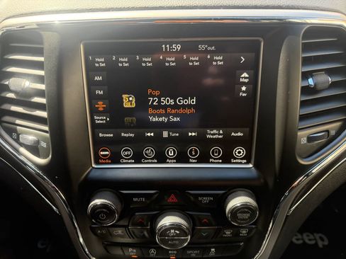 Used 2018 Jeep Grand Cherokee Limited image 17