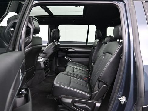 Used 2024 Jeep Wagoneer Series II AWD/4WD image 17