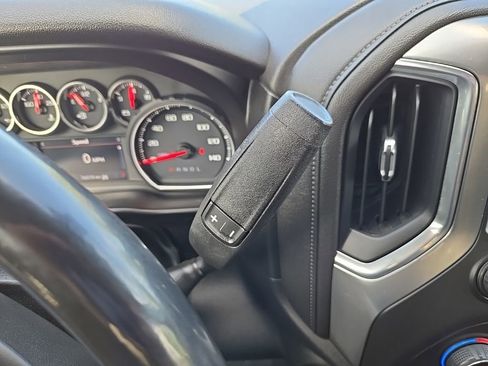 Used 2019 Chevrolet Silverado 1500 LT Trail Boss w/ Convenience Package AWD/4WD image 19