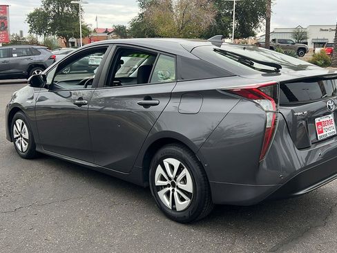 Used 2018 Toyota Prius Three image 5