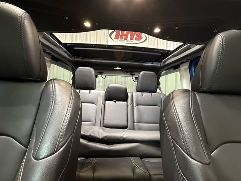 Used 2026 Jeep Wrangler Unlimited Sahara AWD/4WD image 24