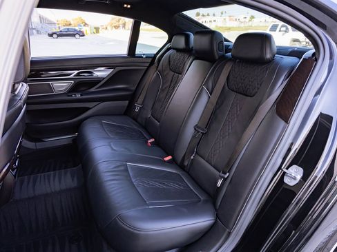 Used 2019 BMW 750i xDrive w/ Executive Package image 36