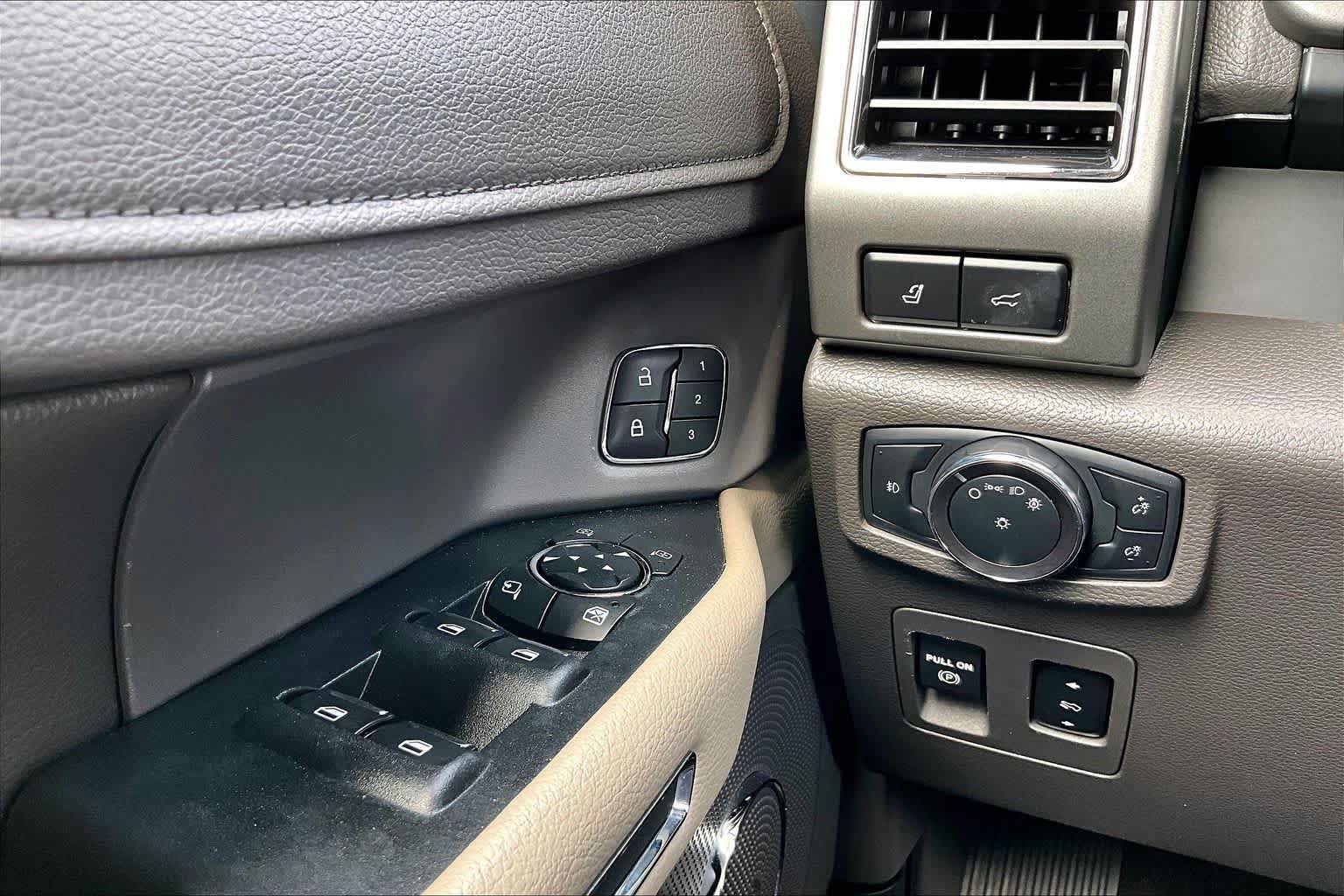 Used 2019 Ford Expedition XLT w/ Equipment Group 202A RWD image 36