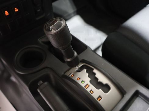 Used 2010 Toyota FJ Cruiser Base image 25