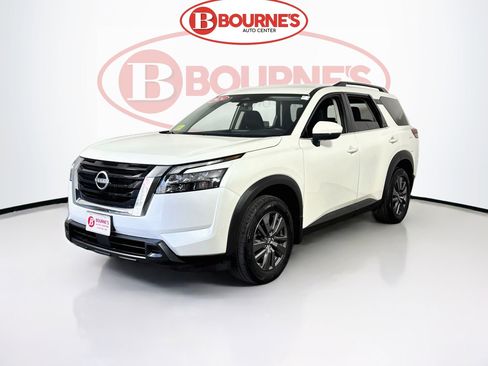 Used 2024 Nissan Pathfinder SV w/ Lighting Package (N92) AWD/4WD image 6