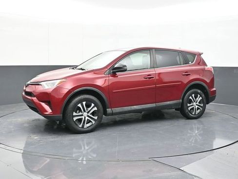 Used 2018 Toyota RAV4 LE image 5