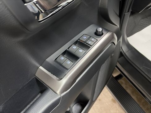 Used 2023 Toyota Tacoma Limited image 27