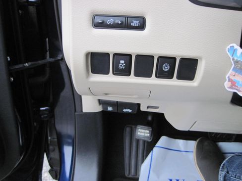 Used 2023 Nissan Murano SV image 13