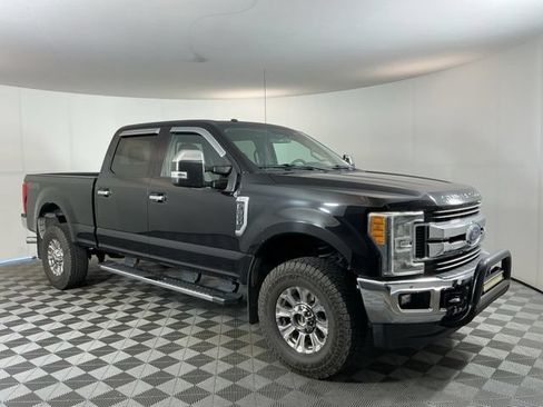 Used 2017 Ford F350 XLT w/ XLT Premium Package AWD/4WD image 3