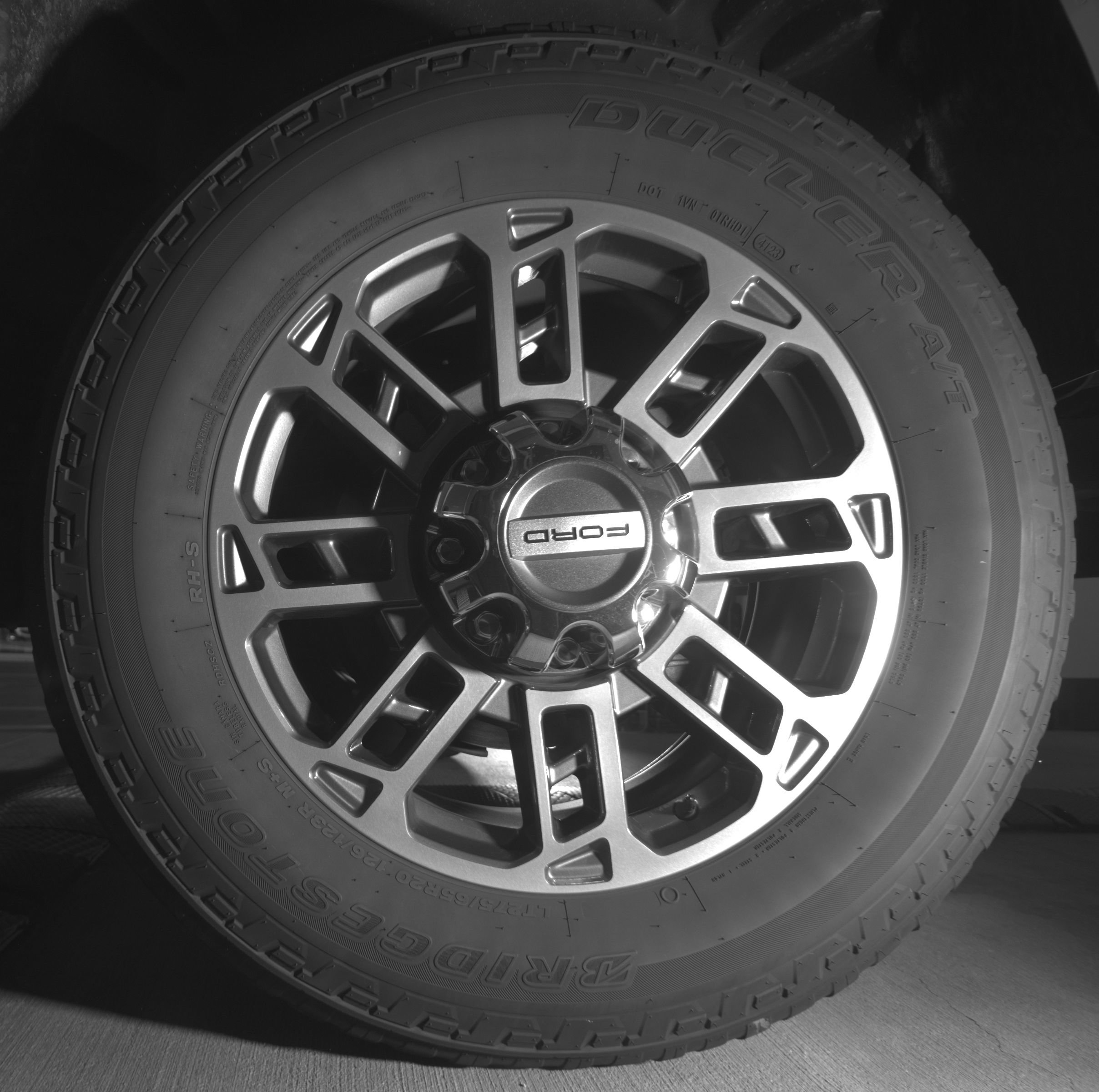 Used 2024 Ford F350 Limited w/ FX4 Off-Road Package AWD/4WD image 10