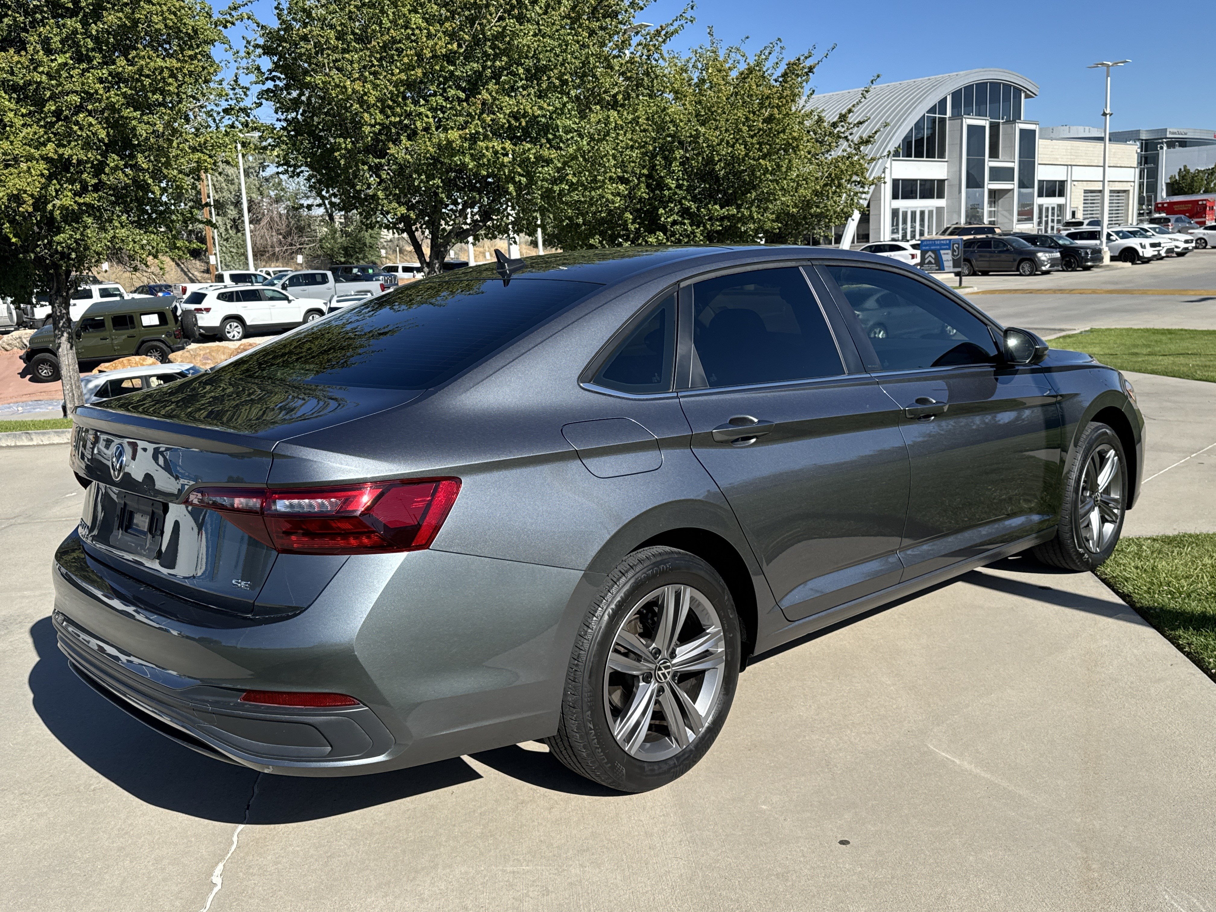 Used 2023 Volkswagen Jetta SE FWD image 5