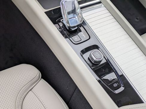 New 2026 Volvo XC60 B5 Ultra w/ Climate Package image 13