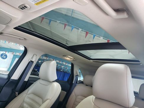 Used 2024 Ford Edge SEL w/ Convenience Package image 18