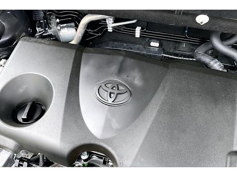 Used 2025 Toyota RAV4 XLE FWD image 55