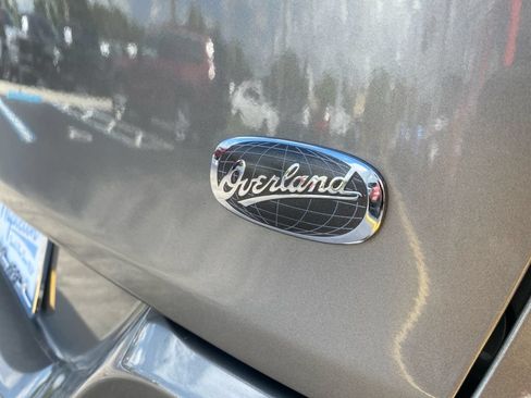 Used 2017 Jeep Cherokee Overland AWD/4WD image 11