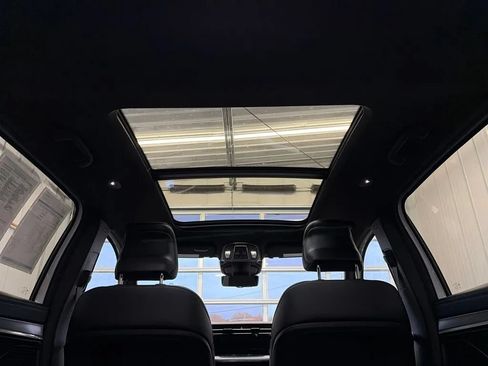 Used 2024 Jeep Wagoneer Launch Edition AWD/4WD image 18