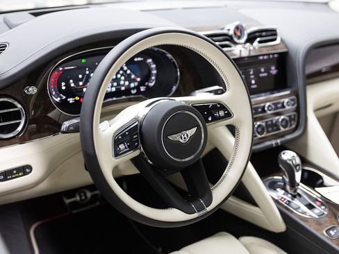 New 2025 Bentley Bentayga Extended Wheelbase image 25