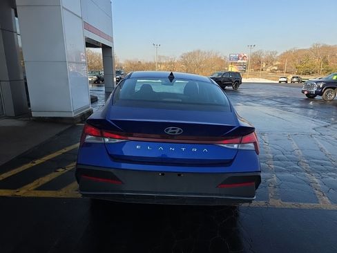 Used 2024 Hyundai Elantra SEL image 4