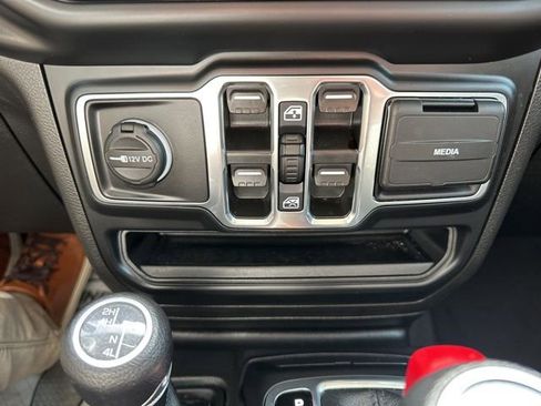 Certified 2022 Jeep Gladiator Sport AWD/4WD image 17