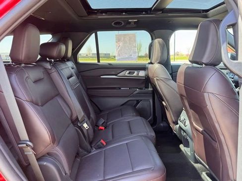 Used 2025 Ford Explorer Platinum AWD/4WD image 25