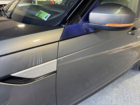 Used 2017 Land Rover Discovery HSE image 46