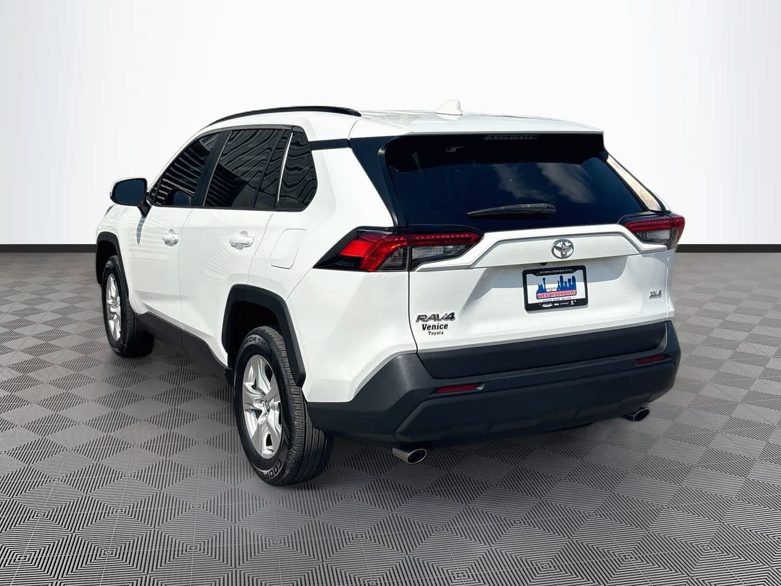 Used 2021 Toyota RAV4 XLE w/ Convenience Package FWD image 7