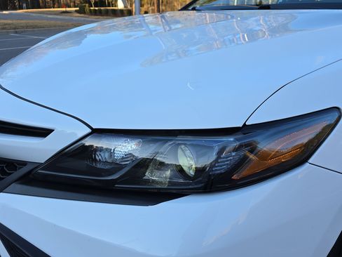 Used 2024 Toyota Camry SE image 30