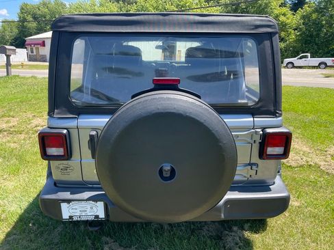 Used 2018 Jeep Wrangler Unlimited Sport AWD/4WD image 6