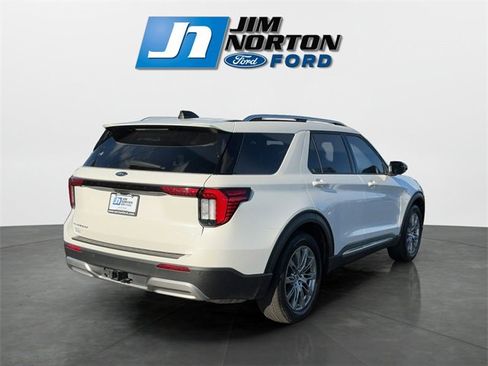 Used 2025 Ford Explorer Platinum image 3