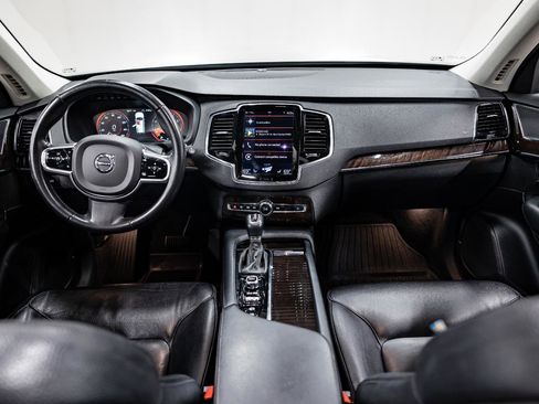 Used 2017 Volvo XC90 T6 Momentum w/ Momentum Plus Package image 6