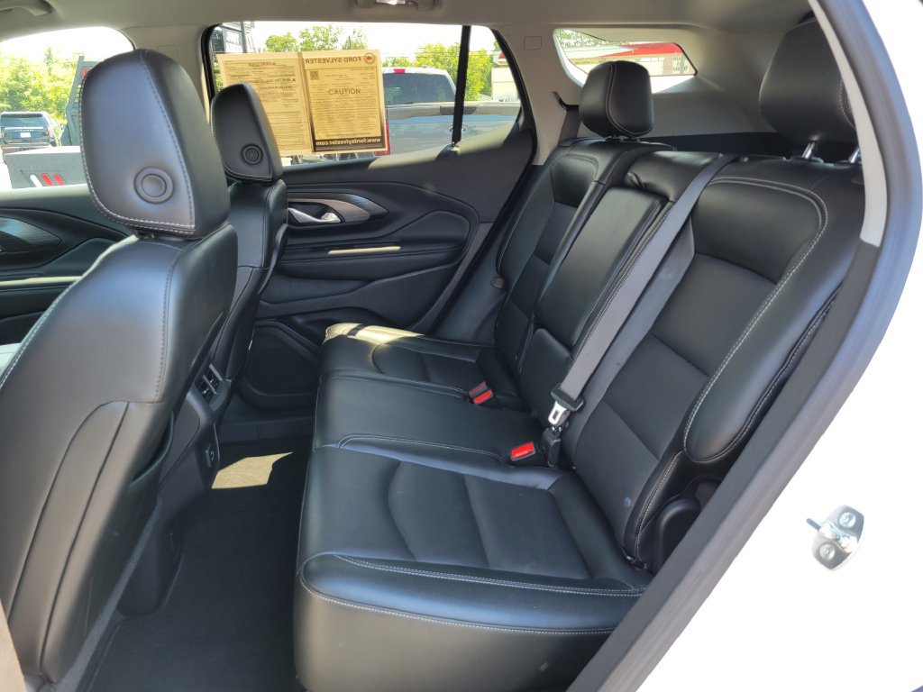 Used 2024 GMC Terrain SLT AWD/4WD image 16