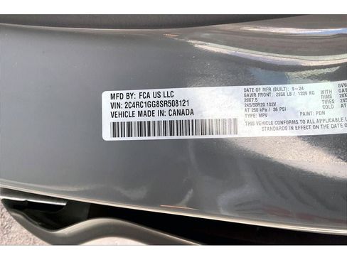 Used 2025 Chrysler Pacifica Limited FWD image 36