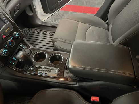 Used 2017 Chevrolet Traverse LT image 31