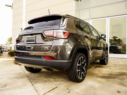 Used 2017 Jeep Compass Limited w/ Navigation Group image 12