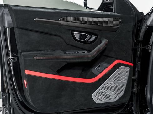 Used 2023 Lamborghini Urus Performante AWD/4WD image 9