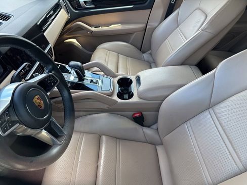 Used 2021 Porsche Cayenne AWD/4WD image 5
