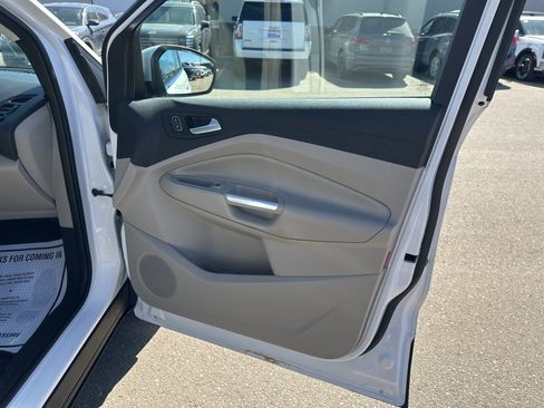 Used 2019 Ford Escape SEL image 40
