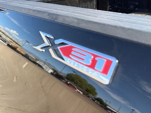 Used 2023 GMC Sierra 1500 SLT w/ SLT Premium Package AWD/4WD image 16