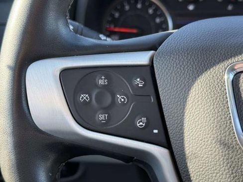 Used 2024 GMC Terrain SLT image 23