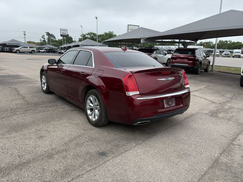 Used 2016 Chrysler 300 Limited RWD image 7