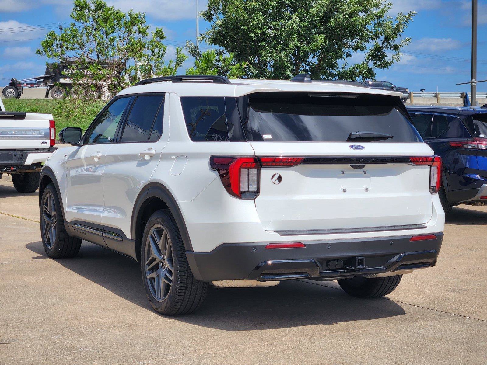 New 2026 Ford Explorer ST-Line w/ ST-Line Street Pack RWD image 4