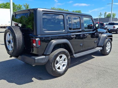 Used 2022 Jeep Wrangler Unlimited Sport AWD/4WD image 6