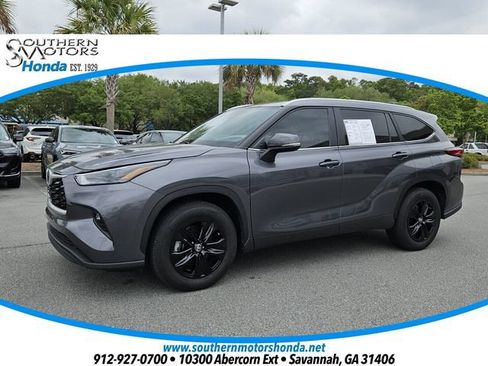 Used 2023 Toyota Highlander XLE FWD image 1