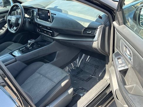 Used 2025 Nissan Rogue SV FWD image 23